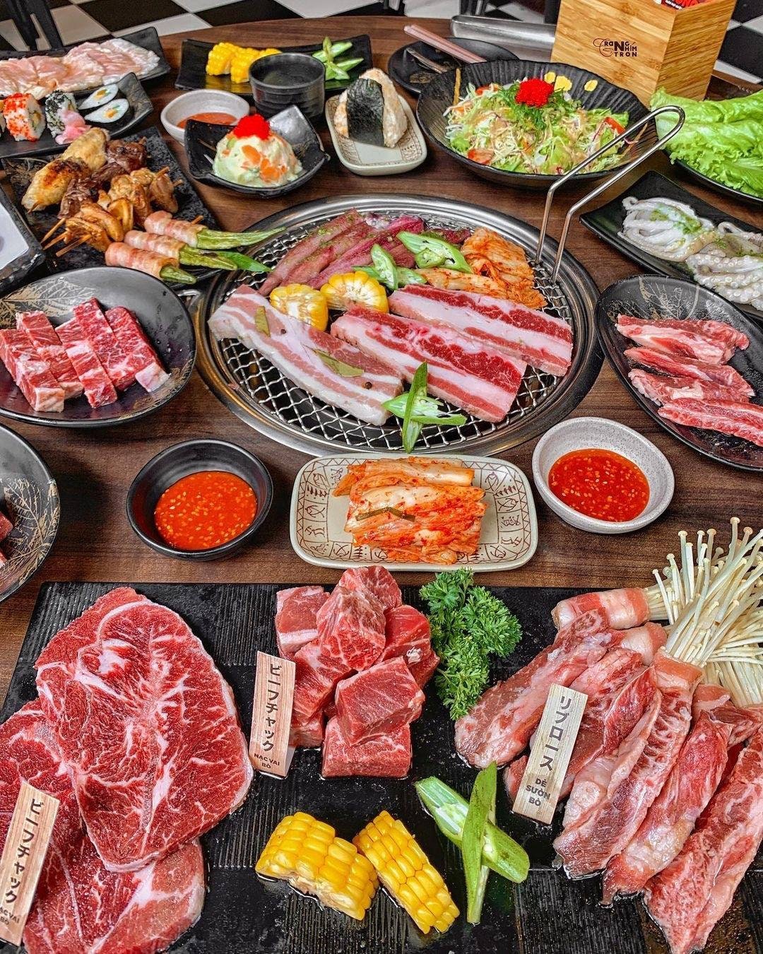 Quán nướng Nhật Bản phong cách đường phố sôi động
